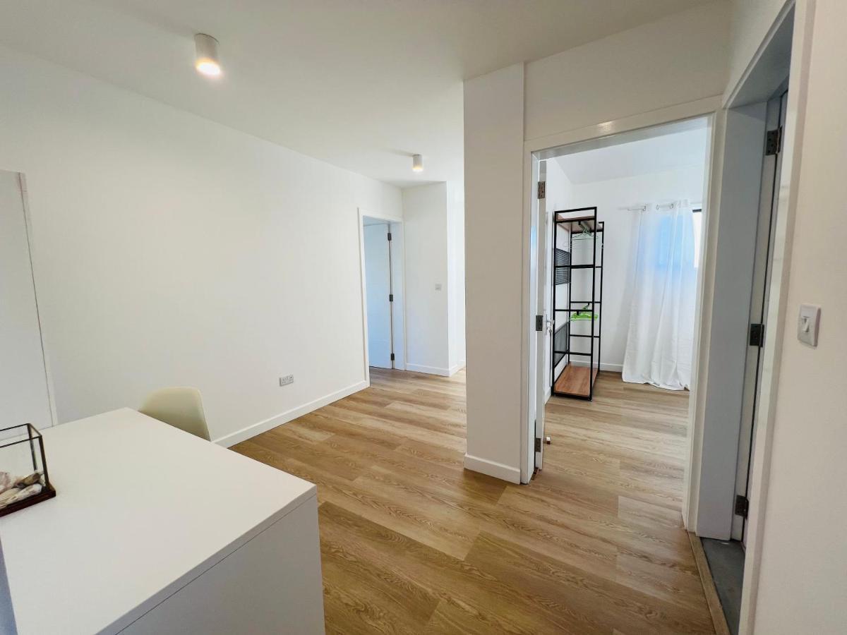 Into The Sea - Modern Home Close To The Beach 알비언 외부 사진