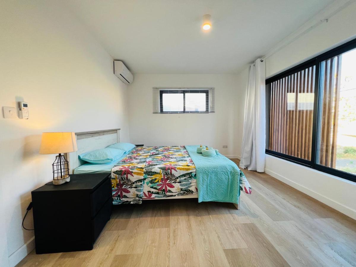Into The Sea - Modern Home Close To The Beach 알비언 외부 사진